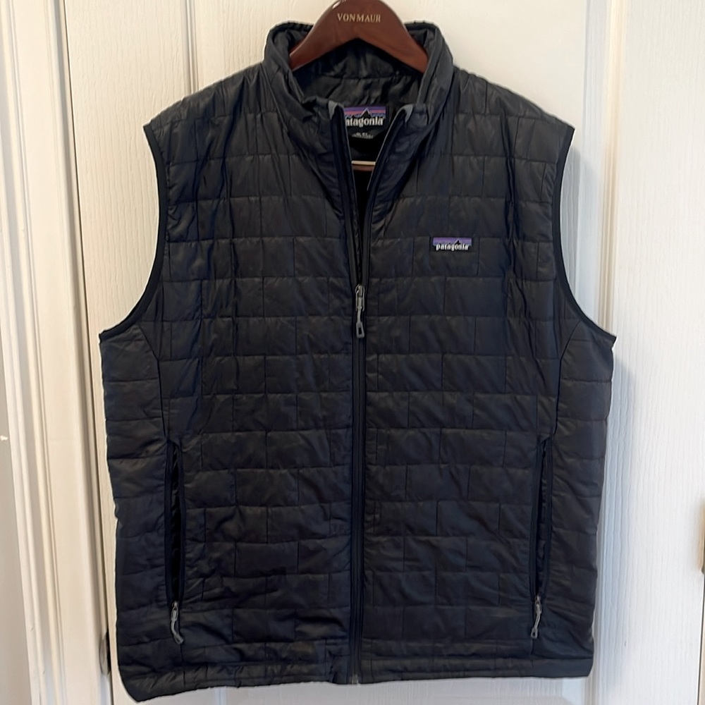Patagonia men's puffer vest.  XL black.